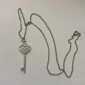 Nice antique style silver tone  key necklace